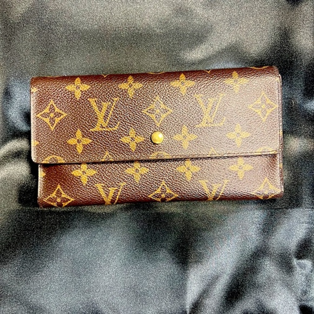 ✨ Authentic ✨ LOUIS VUITTON Monogram Canvas Porte-Tresor International Wallet